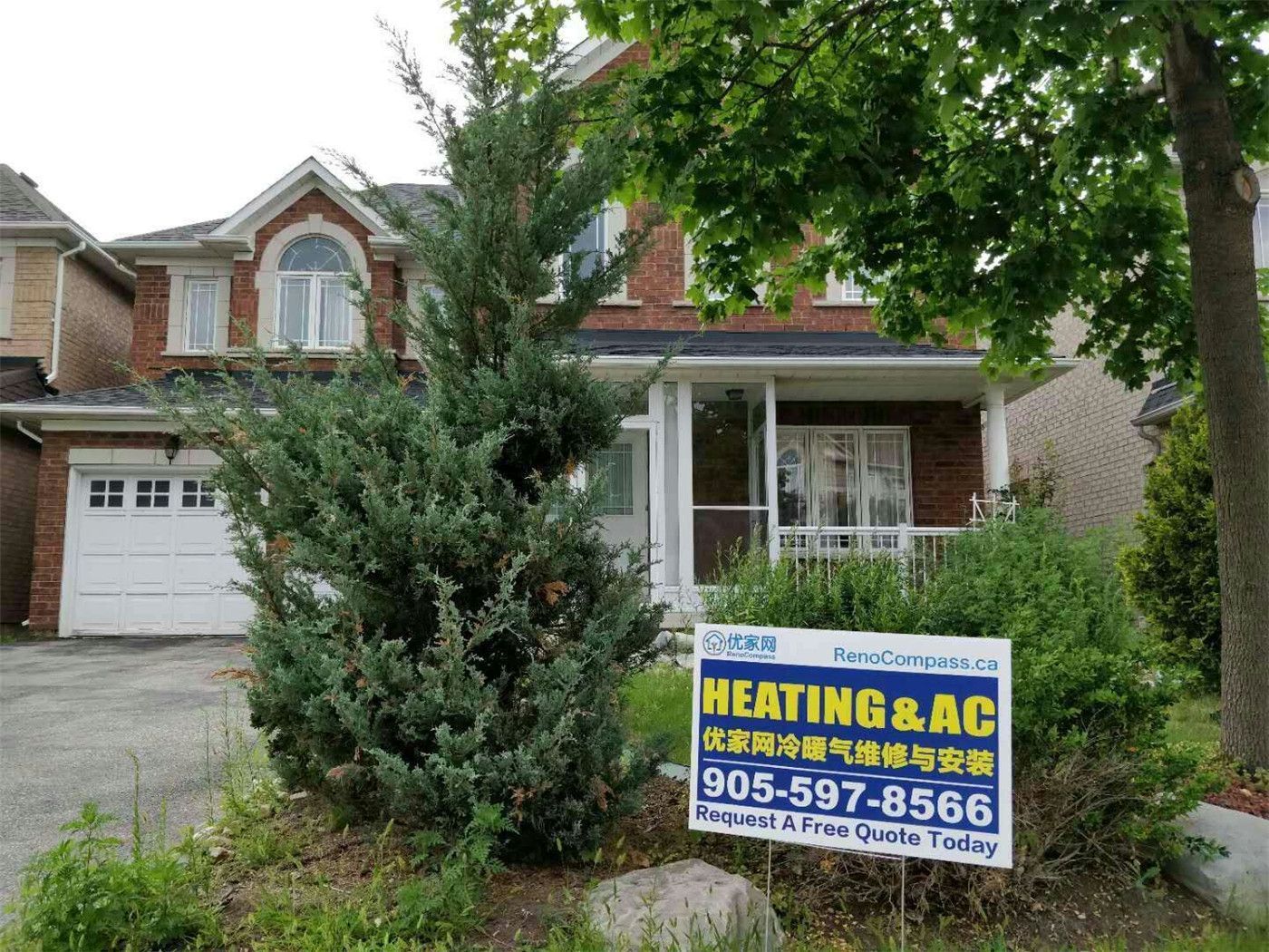 Professional outdoor air conditioner condenser installation by Reno Compass in Toronto. This energy-efficient HVAC unit is securely mounted on a raised stand with proper drainage and ventilation clearance, ensuring optimal cooling performance, durability, and safe operation for residential homes. Installed by licensed technicians for long-term reliability and comfort.