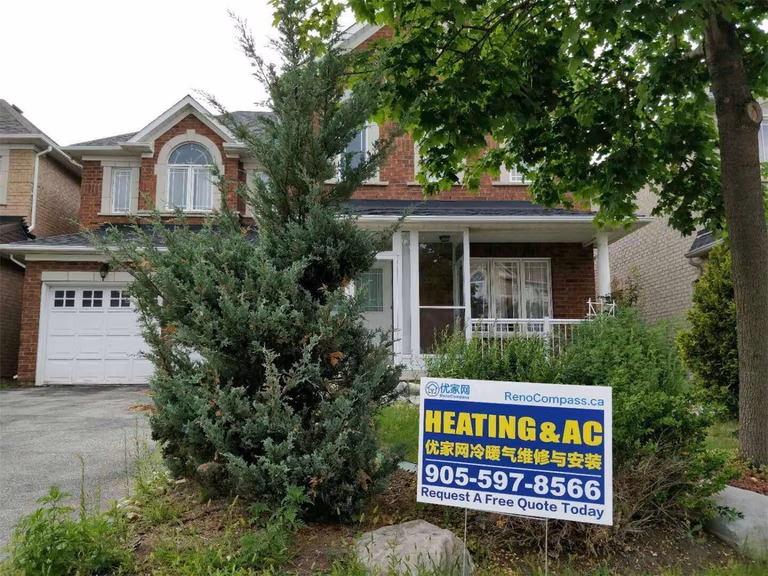 Professional outdoor air conditioner condenser installation by Reno Compass in Toronto. This energy-efficient HVAC unit is securely mounted on a raised stand with proper drainage and ventilation clearance, ensuring optimal cooling performance, durability, and safe operation for residential homes. Installed by licensed technicians for long-term reliability and comfort.