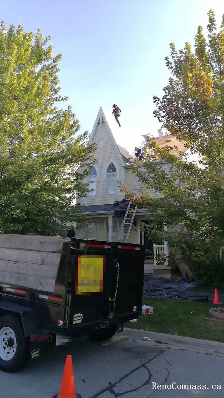 This image captures the early stage of a residential roof replacement project in Markham, where the professional roofing team is preparing for the removal of old roofing materials and installation of a new roofing system. Safety measures and proper site setup are in place, including equipment positioning and debris management to ensure an efficient and secure workflow. The project focuses on upgrading the home’s roofing structure with durable materials and improved waterproof protection to withstand Markham’s seasonal weather conditions. Completed by an experienced renovation and roofing team, this roof replacement enhances both structural reliability and overall exterior appearance for long-term residential value.