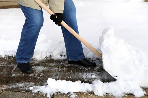 正确的铲雪方法！
