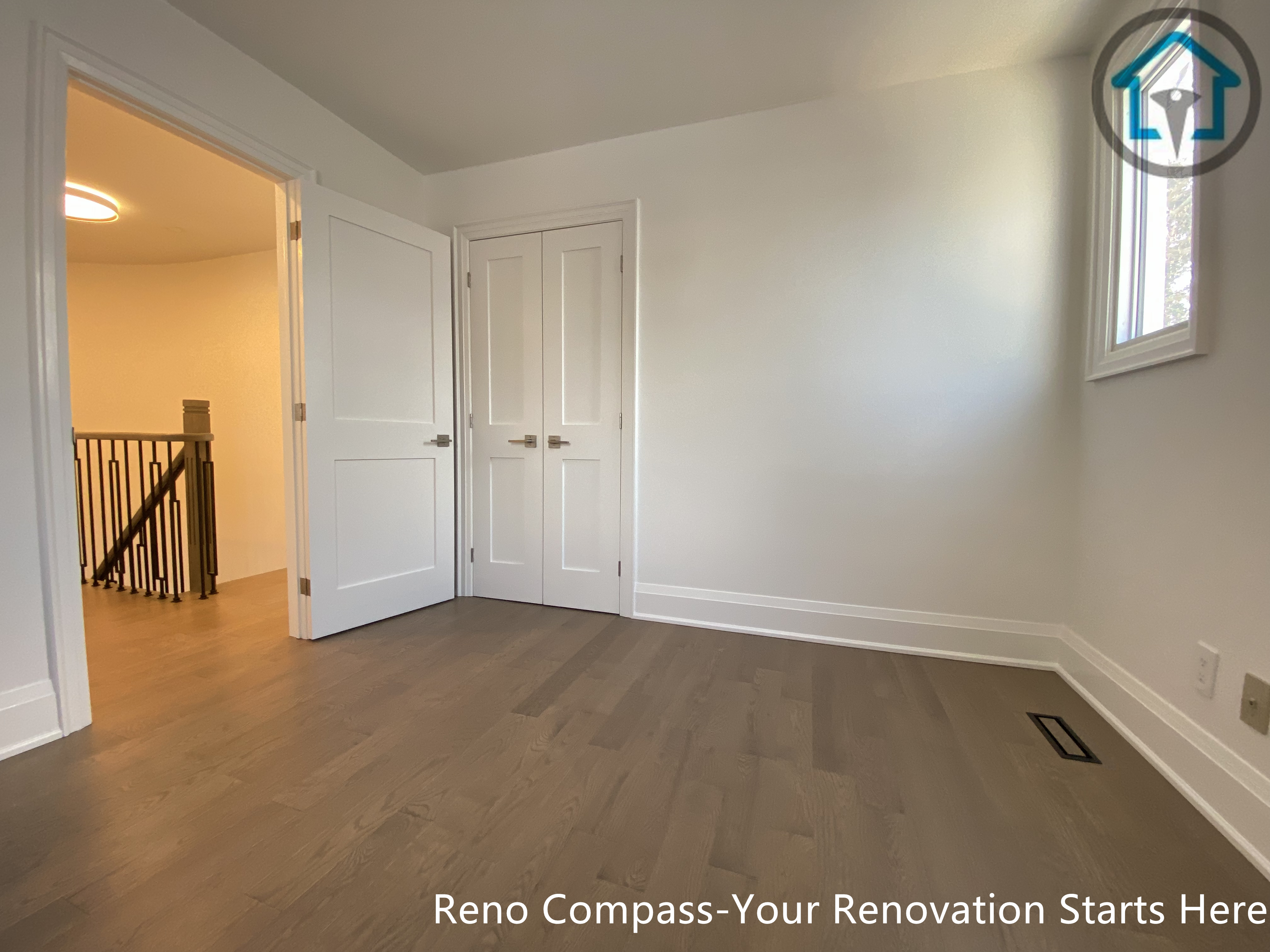 This image highlights the hardwood flooring installation in a Markham home. Completed by Toronto Renovation Company Reno Compass Inc., the clean finish and natural wood tone enhance durability while maintaining a modern and timeless interior style.