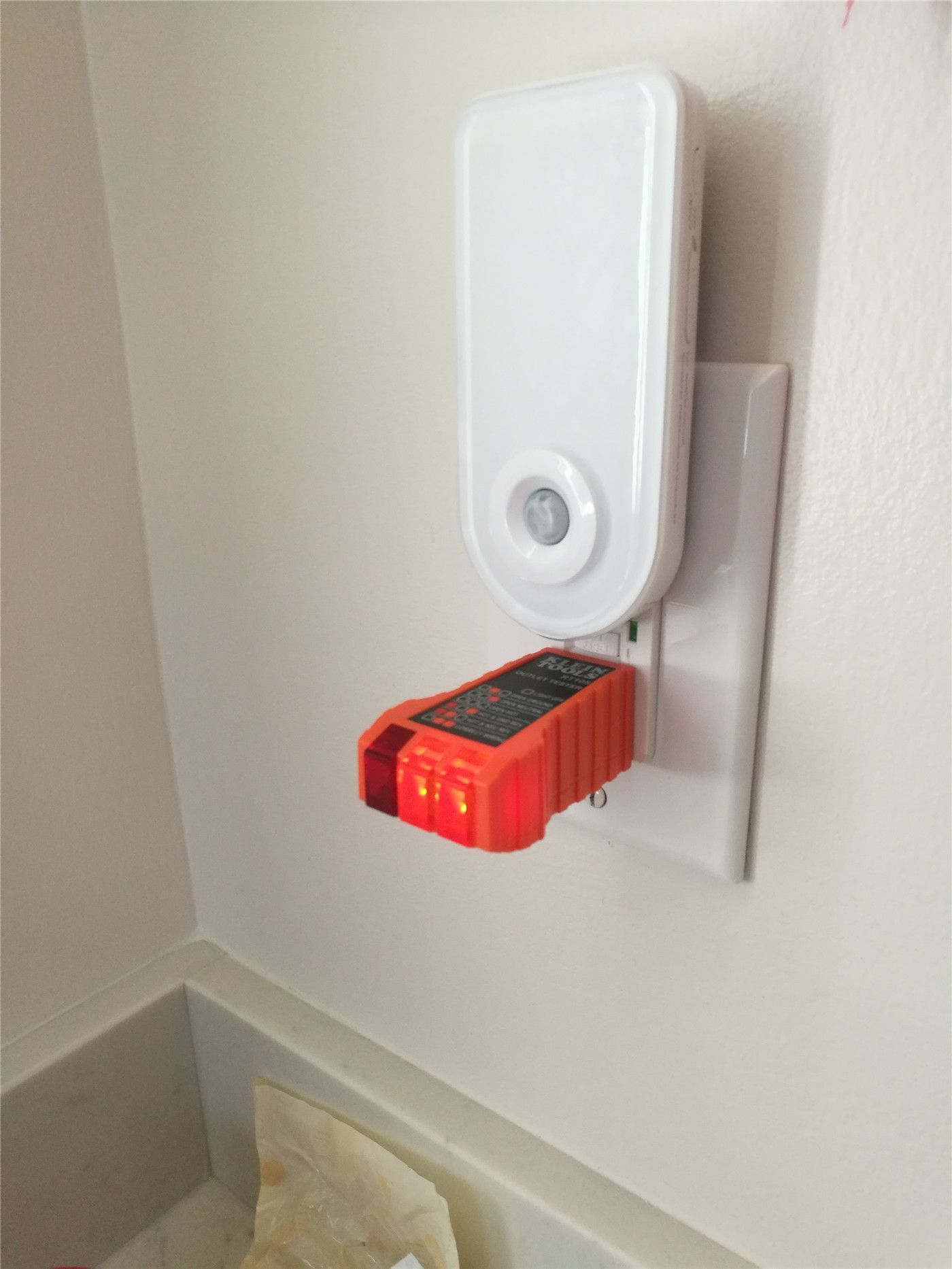 This Newmarket interior renovation includes a motion sensor device installed to enhance electrical safety and energy efficiency. Clean wall finishing and precise installation reflect the renovation team’s attention to detail and compliance with safety standards, highlighting the professionalism of a trusted Toronto renovation company.