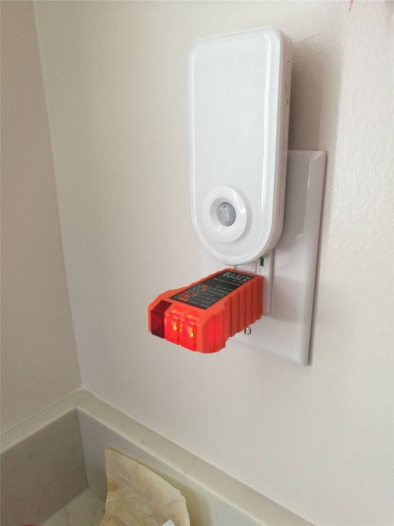 This Newmarket interior renovation includes a motion sensor device installed to enhance electrical safety and energy efficiency. Clean wall finishing and precise installation reflect the renovation team’s attention to detail and compliance with safety standards, highlighting the professionalism of a trusted Toronto renovation company.