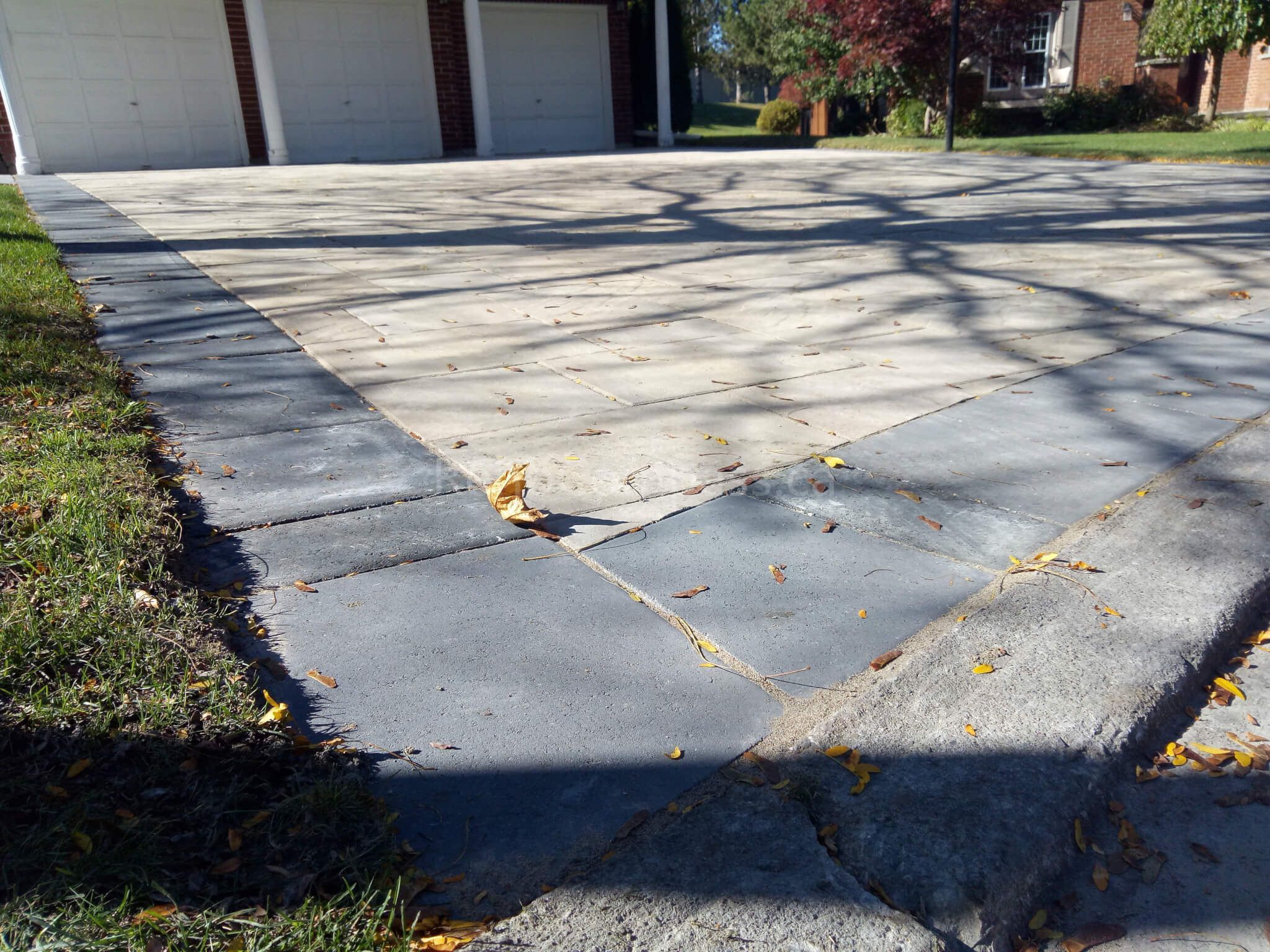 A stunning custom interlocking driveway designed and installed in Aurora by Reno Compass. Featuring precision stone alignment, clean edges, and a durable surface that enhances both function and curb appeal. Perfect for luxury homes and modern landscaping projects in the Greater Toronto Area.
