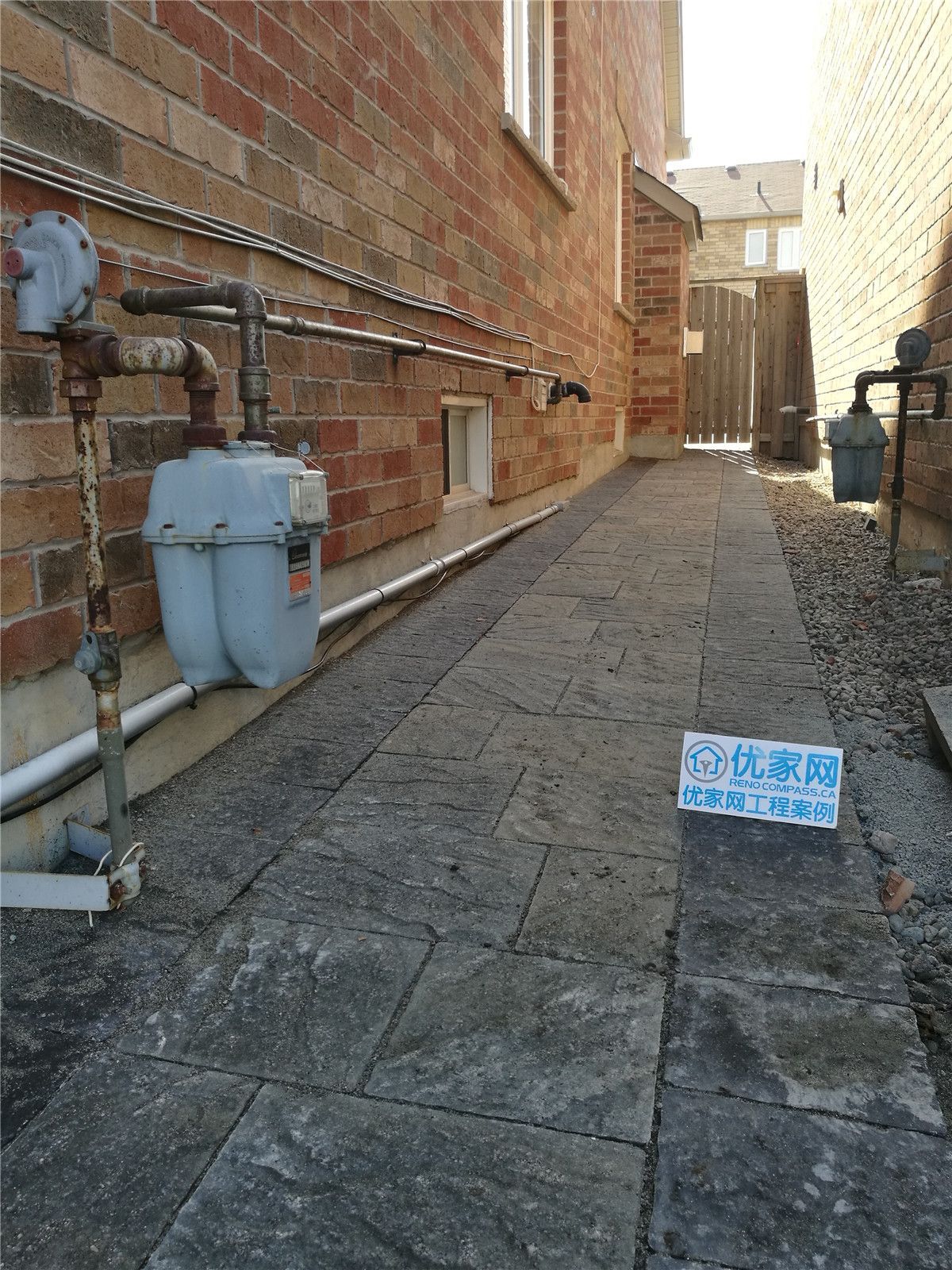 This Markham landscaping project showcases a professionally installed interlocking stone side walkway designed for durability and proper drainage. The clean and structured pathway improves accessibility between the front and backyard while complementing the home’s exterior. Completed by a trusted Toronto landscaping and renovation contractor, the upgrade enhances both practicality and long-term property value.