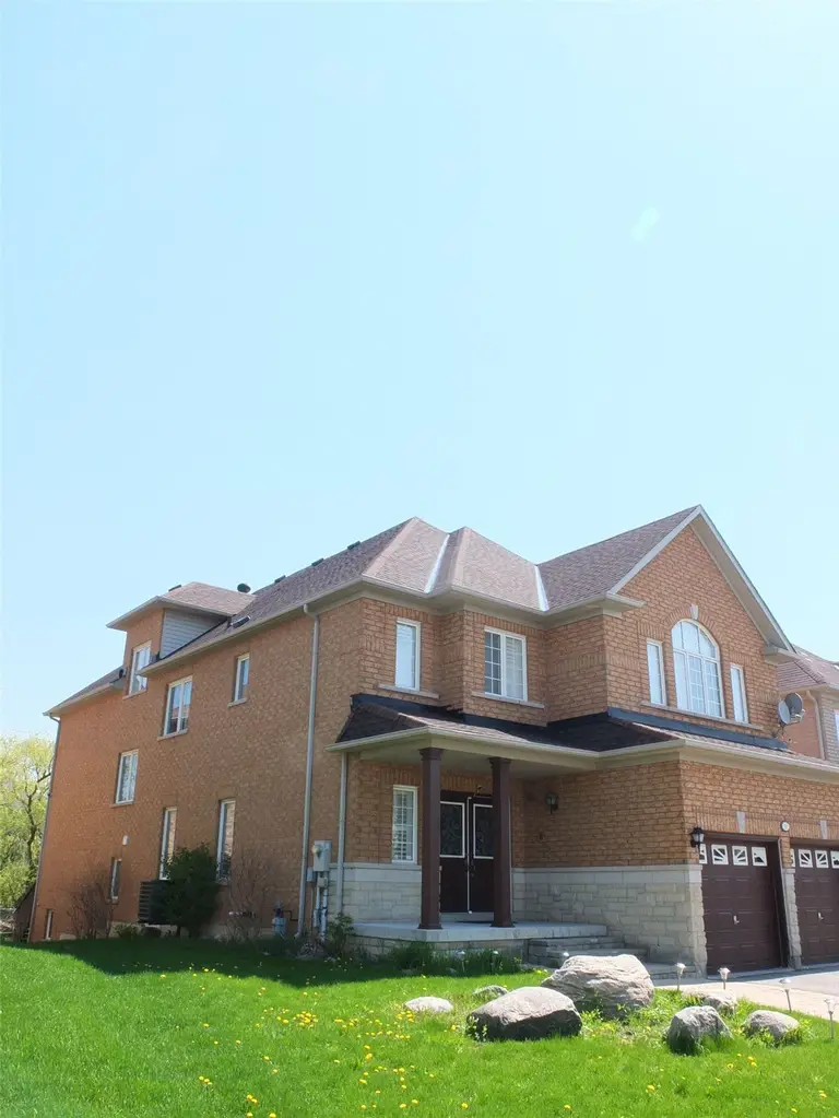 This Richmond Hill roofing project highlights detailed roof finishing and precise shingle alignment. Proper flashing, clean edges, and consistent installation demonstrate the quality standards maintained by a professional Toronto renovation company offering roofing and exterior services.