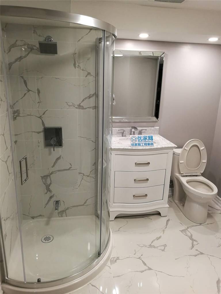 This newly renovated bathroom in Newmarket features elegant marble-pattern tiles that create a clean and luxurious atmosphere. The design emphasizes brightness, durability, and a timeless aesthetic, making the bathroom feel more spacious and refined.