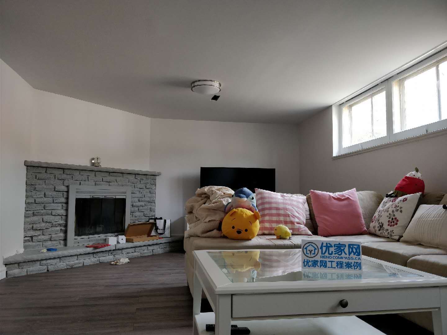 This Scarborough basement renovation showcases a comfortable finished living area featuring modern vinyl flooring, freshly painted walls, and upgraded baseboards. The space is styled with a sofa and coffee table to create a cozy lounge area, while the basement window allows natural light to brighten the room. This functional design transforms the basement into a welcoming relaxation space perfect for family gatherings or everyday living.


I need the whole SEO  case Chinese summary (please mention多伦多装修公司 ）
 as a keyword in the  paragraph.  And at the end put    
项目城市 :            施工方 : Reno Compass Inc.　　地下室墙面及天花翻新


   (你写这些不要前篇一律~ 我要用上不一样的形容词）


本次 士嘉堡 Scarborough 地下室墙面及天花翻新项目，重点针对地下空间的整体质感与舒适度进行了全面提升。施工团队首先对原有墙面与天花进行细致处理与重新涂装，使整体空间呈现出更加干净、明亮且具有现代感的视觉效果。搭配深色质感地板与简洁的白色踢脚线，整个地下室空间显得沉稳而不压抑，同时也让房间层次更加分明。

在设计与施工过程中，团队特别注重地下空间的采光与居住体验。通过合理的墙面颜色选择与灯光布局，使原本容易显得压抑的地下室区域变得通透、舒适且富有生活气息。高位窗户引入自然光线，与整洁的墙面及天花结构相互呼应，让空间既适合作为家庭休闲区，也可灵活打造为客厅、娱乐室或安静的工作区域。

作为一家经验丰富的 多伦多装修公司，Reno Compass Inc. 在地下室翻新项目中始终坚持高标准施工工艺与细节打磨。从墙面平整度、天花处理到整体空间的协调性，每一个环节都体现出专业团队对品质与美观的追求，让地下空间焕然一新，同时提升房屋整体的居住价值与实用性。

项目城市 : Scarborough
施工方 : Reno Compass Inc.

Ｉ　　ｎｅｅｄ　ａｎ　ｅｎｇｌｉｓｈ　ｖｅｒｉｓｏｎ

This Scarborough basement renovation project focused on upgrading the basement walls and ceiling to create a brighter, cleaner, and more comfortable living environment. The renovation included refinishing the wall surfaces and ceiling, giving the space a fresh and modern appearance. Paired with durable flooring and simple white baseboards, the finished basement now feels more refined and well-balanced, transforming what was once a basic lower level into a practical and inviting interior area.

During the renovation process, special attention was given to improving the overall atmosphere of the basement. The neutral wall tones help reflect natural light from the basement window, making the room feel more open and welcoming. The refreshed space can now function as a family lounge, entertainment area, or flexible living space while maintaining a clean and modern aesthetic.

As a professional Toronto Renovation Company, Reno Compass Inc. focuses on delivering quality craftsmanship and thoughtful space improvement. From careful wall finishing to precise ceiling work, every detail of the renovation contributes to a more comfortable and visually appealing basement environment while increasing the overall value of the home.

Project Location : Scarborough
Contractor : Reno Compass Inc.

can you shorten it 

This Scarborough basement renovation focused on upgrading the walls and ceiling to create a cleaner, brighter, and more comfortable living space. Fresh wall finishes and a smooth ceiling give the basement a modern appearance, while the neutral tones help reflect natural light from the window, making the room feel more open and inviting.

Completed by a professional Toronto Renovation Company, Reno Compass Inc. delivered careful finishing and quality craftsmanship to transform the basement into a functional and welcoming area for everyday use.

Project Location : Scarborough
Contractor : Reno Compass Inc.