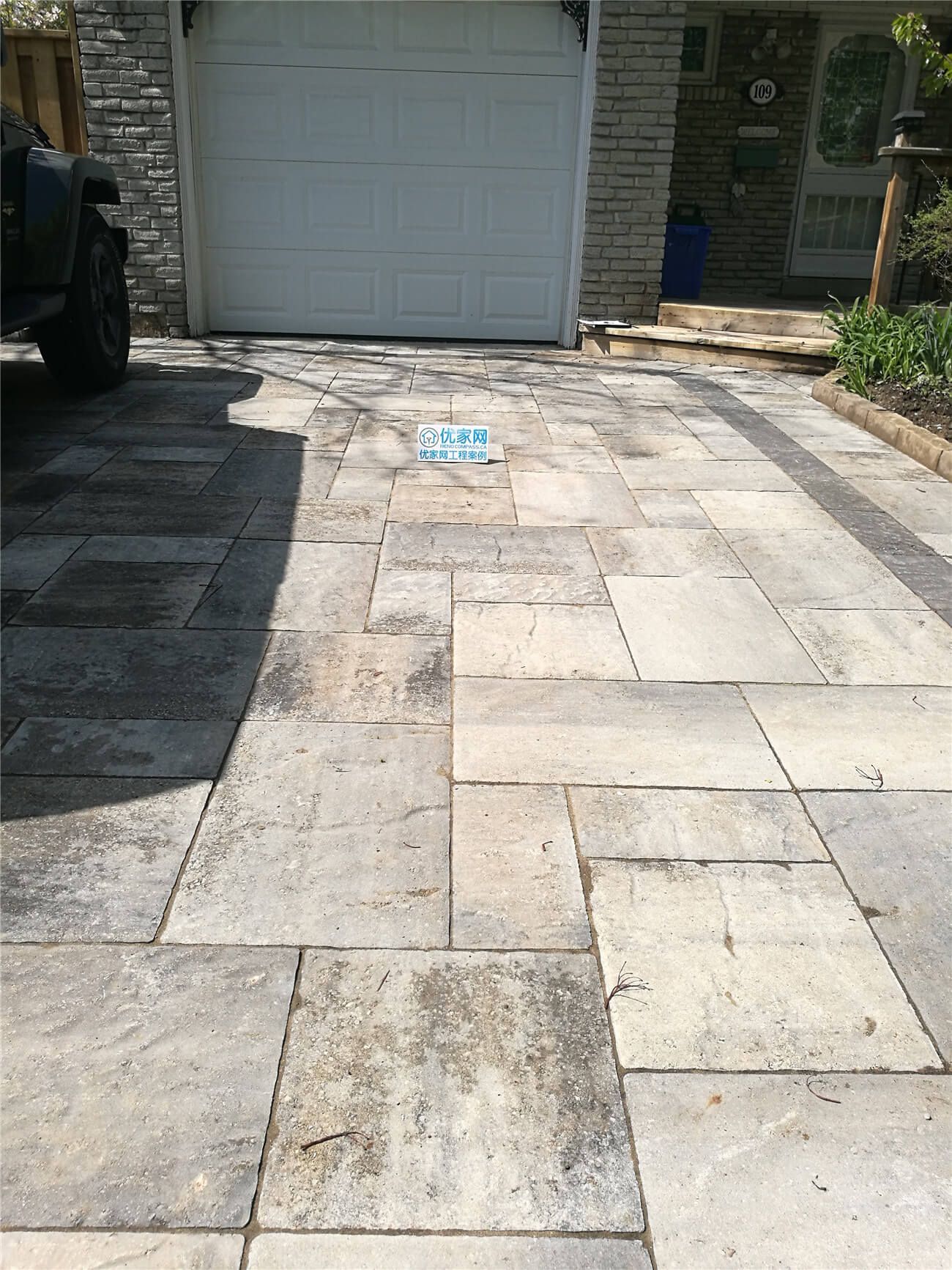 This Markham front yard renovation features a newly installed interlocking stone driveway designed to improve curb appeal, durability, and drainage performance. The modern stone pattern creates a clean and structured entrance while providing a stable surface for daily vehicle use. Completed by a professional Toronto renovation and landscaping contractor, the project combines precise grading, solid base preparation, and high-quality materials to ensure long-term strength and low maintenance.