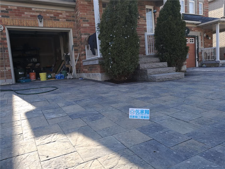 This Markham landscaping project showcases a professionally installed interlocking stone side walkway designed for durability and proper drainage. The clean and structured pathway improves accessibility between the front and backyard while complementing the home’s exterior. Completed by a trusted Toronto landscaping and renovation contractor, the upgrade enhances both practicality and long-term property value.