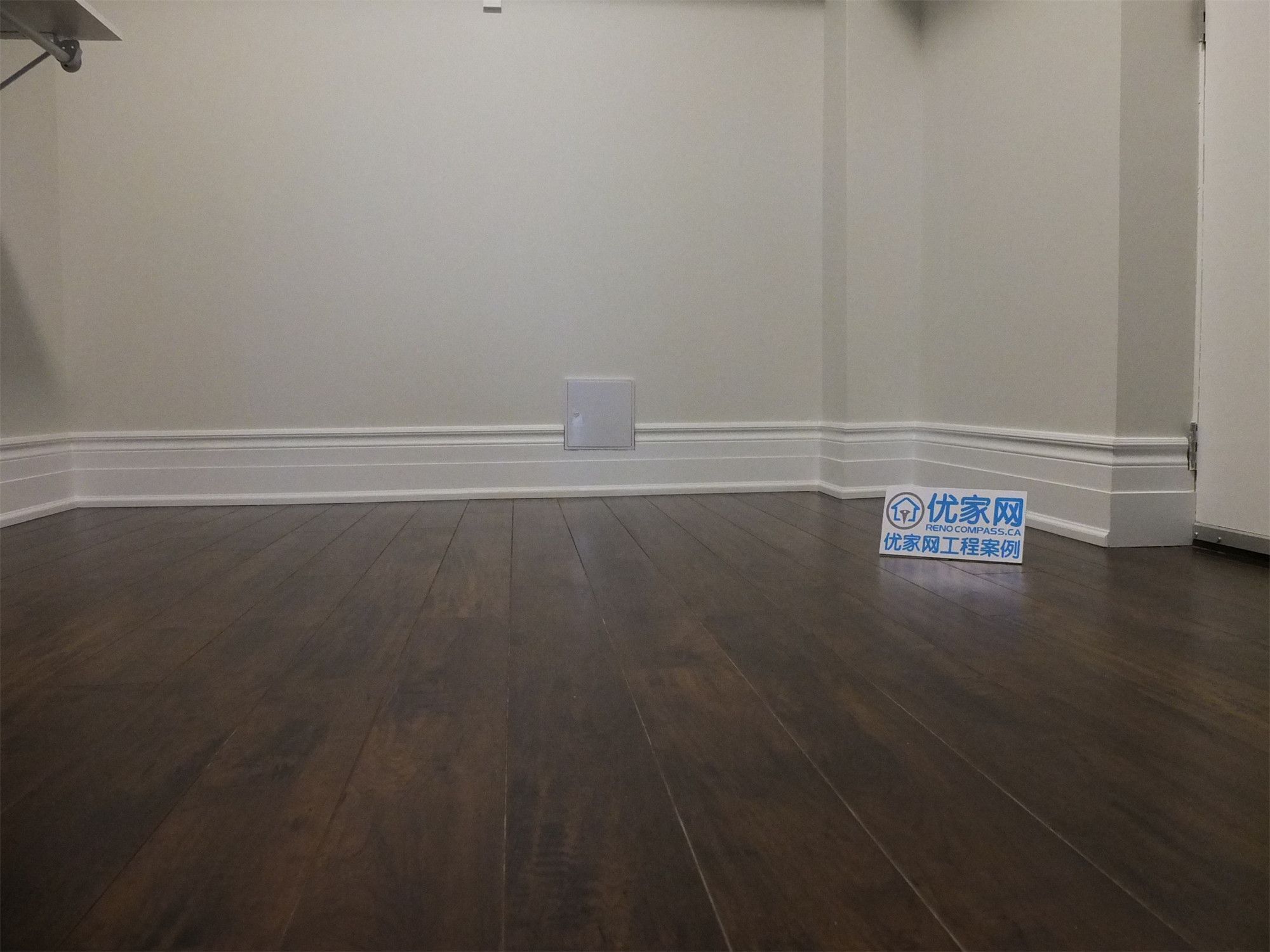 This Richmond Hill basement renovation features a bright and spacious open area designed for flexible living and entertainment. The space is finished with premium dark hardwood flooring, modern recessed pot lights, and neutral wall tones that enhance natural light from basement windows. A clean and open layout creates a comfortable environment ideal for a recreation room, home gym, or additional family living space, professionally renovated to improve functionality and home value.