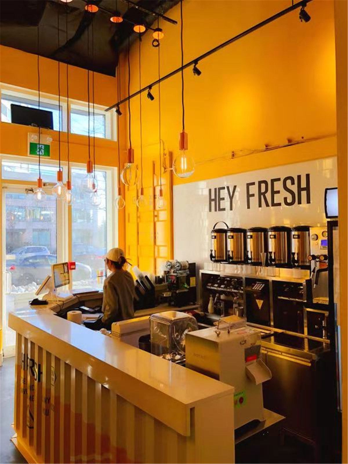 Service counter area completed during the HEY FruitTea commercial renovation, combining functional workflow planning with a modern, brand-consistent interior design.