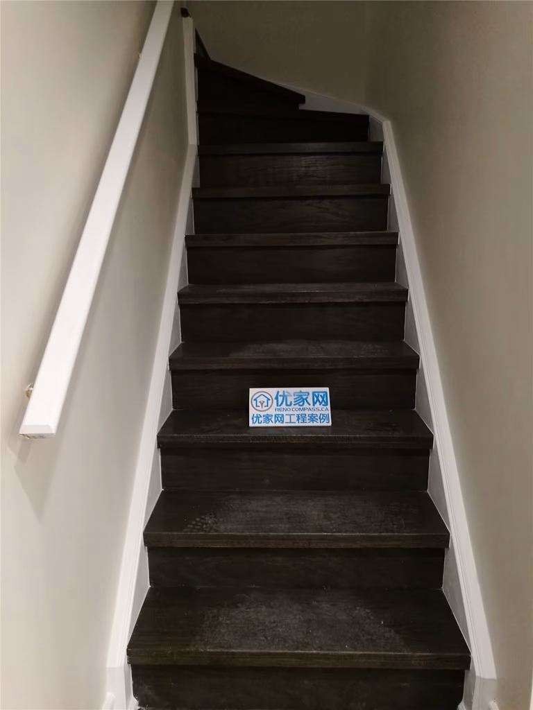 This Aurora interior renovation includes a clean and modern staircase area connecting the main floor to the renovated basement. The project features updated flooring, fresh wall finishes, and improved lighting that enhance both safety and visual continuity between levels. As a professional Toronto Renovation Company, Reno Compass focuses on detailed interior renovations that improve circulation, functionality, and overall home value across the GTA.