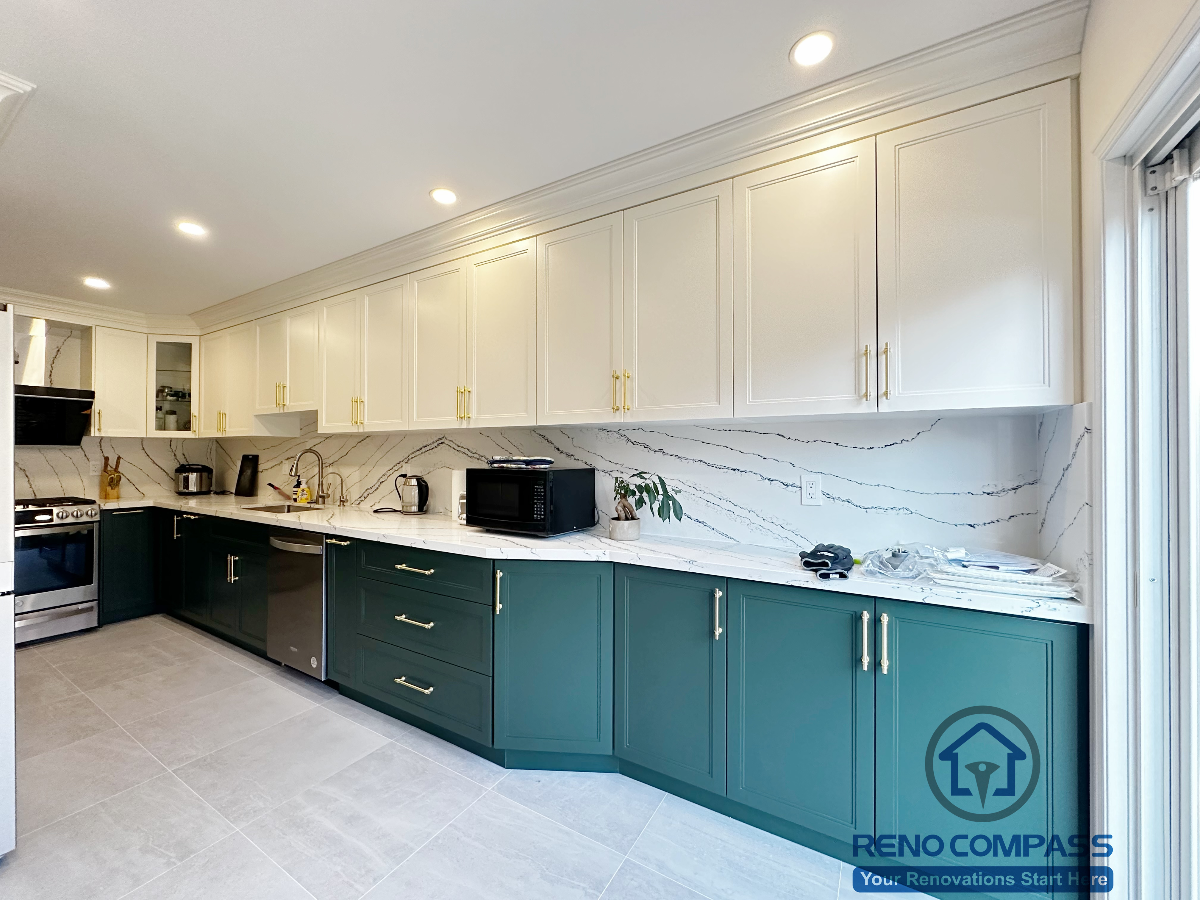 This Mississauga kitchen renovation features a full-length cabinetry wall with custom upper and lower cabinets, quartz countertops, and a continuous backsplash design. The layout maximizes storage capacity, extends prep space, and creates a clean, balanced kitchen aesthetic suited for daily use.