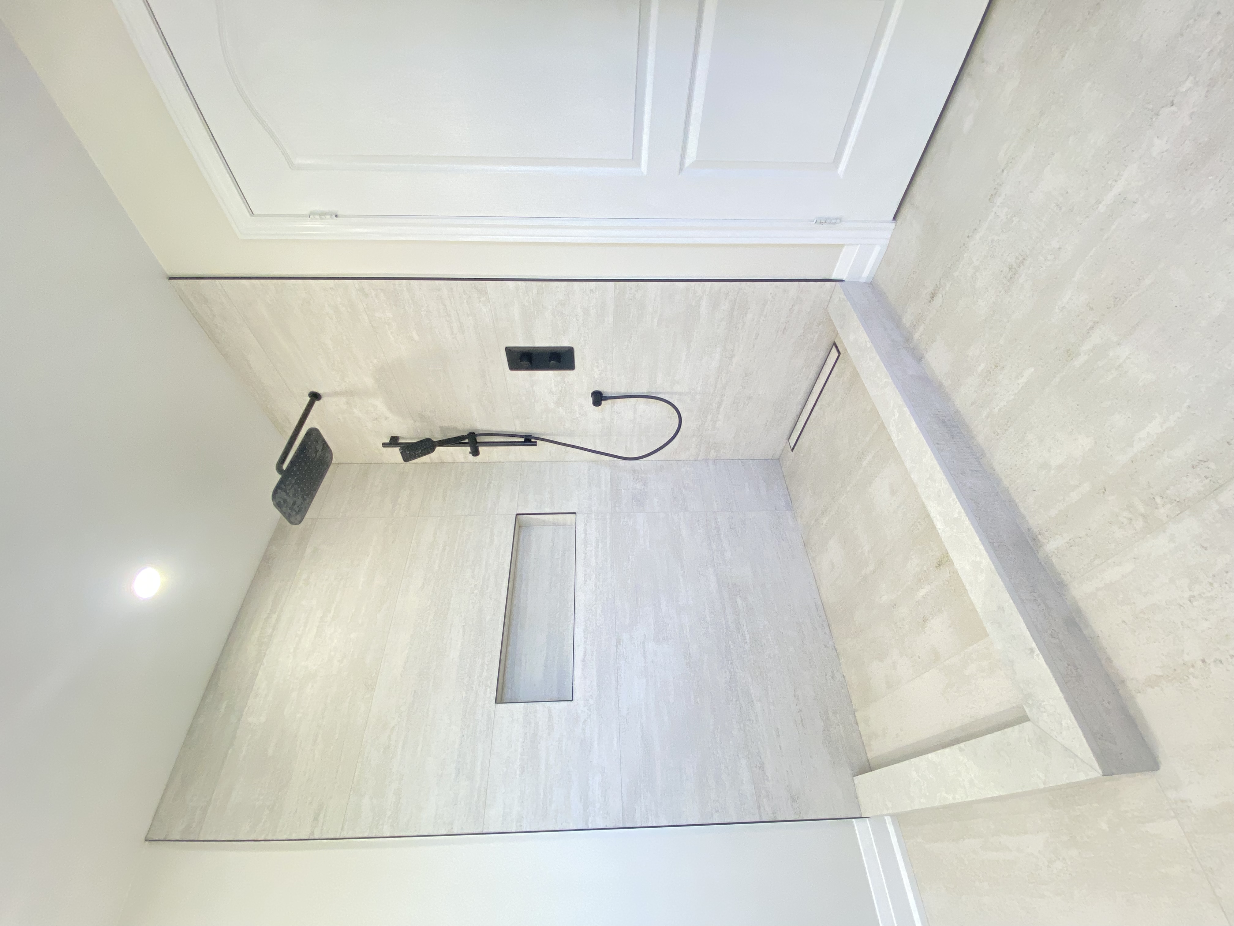 A modern walk-in shower completed as part of a Richmond Hill interior renovation project. This bathroom renovation features a curbless shower base, large-format wall tiles, built-in niche storage, and matte black shower fixtures for a clean and functional finish. Designed and built by Reno Compass, the space emphasizes durability, accessibility, and contemporary bathroom design for homes across Richmond Hill and the Greater Toronto Area.