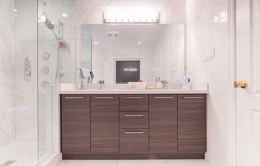 This stunning kitchen from our Vaughan full house renovation features white shaker cabinetry, quartz countertops, stainless steel appliances, and a large central island with pendant lighting. Designed for everyday comfort and entertaining, it blends elegance with high-end craftsmanship.