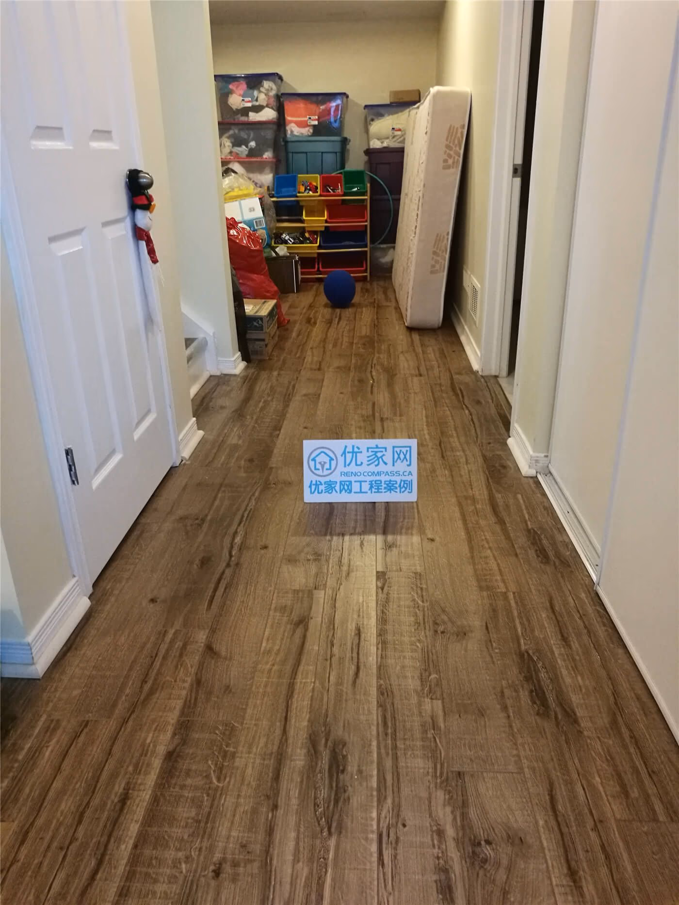This Markham basement renovation features newly installed dark hardwood flooring and a refreshed staircase area, creating a clean, modern, and durable lower-level living space. Completed by Reno Compass Inc., the project enhances both functionality and visual appeal for everyday comfort.