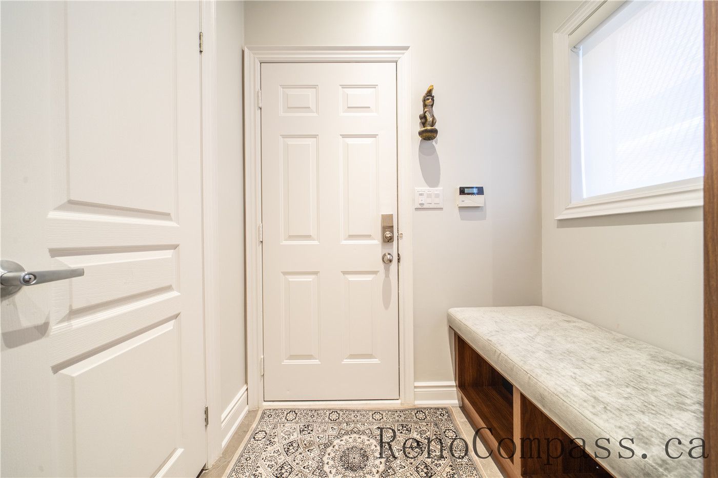 This Richmond Hill entire house interior renovation features a functional mudroom with a custom built-in storage bench, durable flooring, and clean modern finishes. Designed to improve organization and daily convenience, the space offers a practical transition between indoor and outdoor living. Completed by a reliable Toronto renovation company, this mudroom renovation combines smart storage solutions with a clean and timeless interior style.
