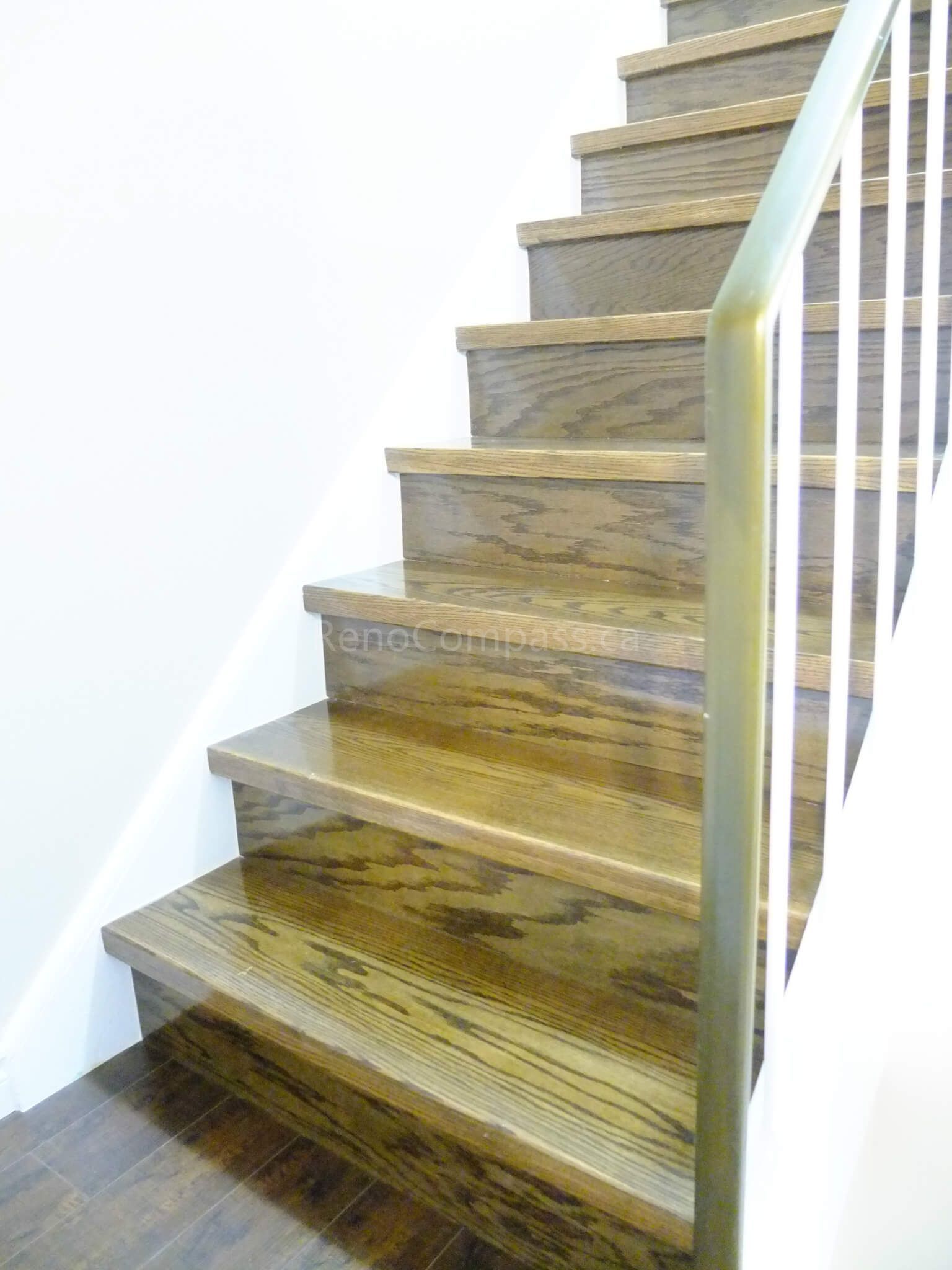 This North York interior renovation highlights newly installed hardwood flooring and refined hallway finishing details. Completed by a professional Toronto renovation company, the project enhances overall home flow, durability, and visual continuity with precise installation and modern interior upgrades.