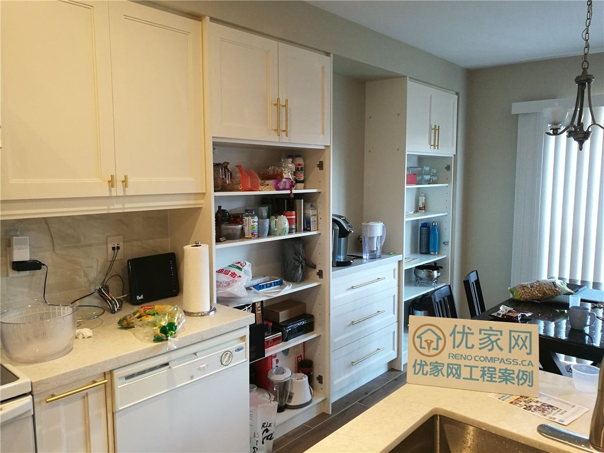Finished kitchen renovation in Richmond Hill and Markham featuring a spacious open layout, stainless steel appliances, and clean modern lines, designed and completed by Toronto renovation company Reno Compass Inc.