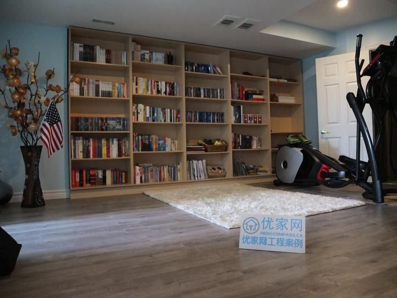 This interior renovation project in Richmond Hill showcases a custom built-in bookshelf designed to maximize wall storage while maintaining a clean and organized look. The space features durable wood-look flooring, soft wall tones, and an open layout that allows the room to function as a home library, reading area, or multi-purpose family space. Thoughtful lighting and precise cabinetry installation enhance both aesthetics and usability. Completed by a professional Toronto renovation company, this project reflects practical interior planning and quality craftsmanship for modern homes.