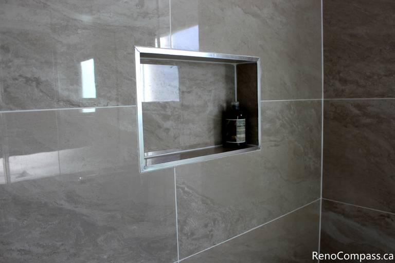 This Mississauga bathroom renovation highlights the shower wall tile installation using large-format tiles. The neutral tones and precise alignment create a refined, contemporary look while ensuring durability and easy maintenance.