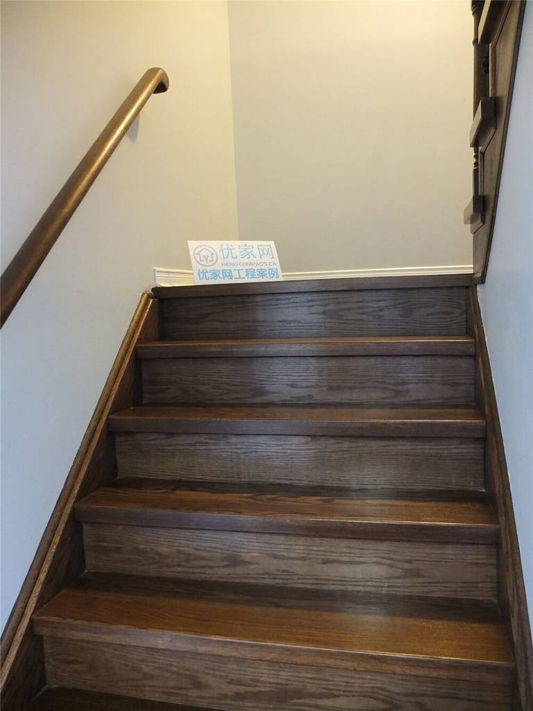 This Mississauga flooring replacement project features newly installed dark-stained solid hardwood stair treads, enhancing durability, safety, and modern appeal. The upgraded staircase creates a seamless transition between floors while adding warmth and architectural elegance to the home. Completed by a trusted Toronto Renovation Company, this stair flooring renovation improves both functionality and long-term property value.