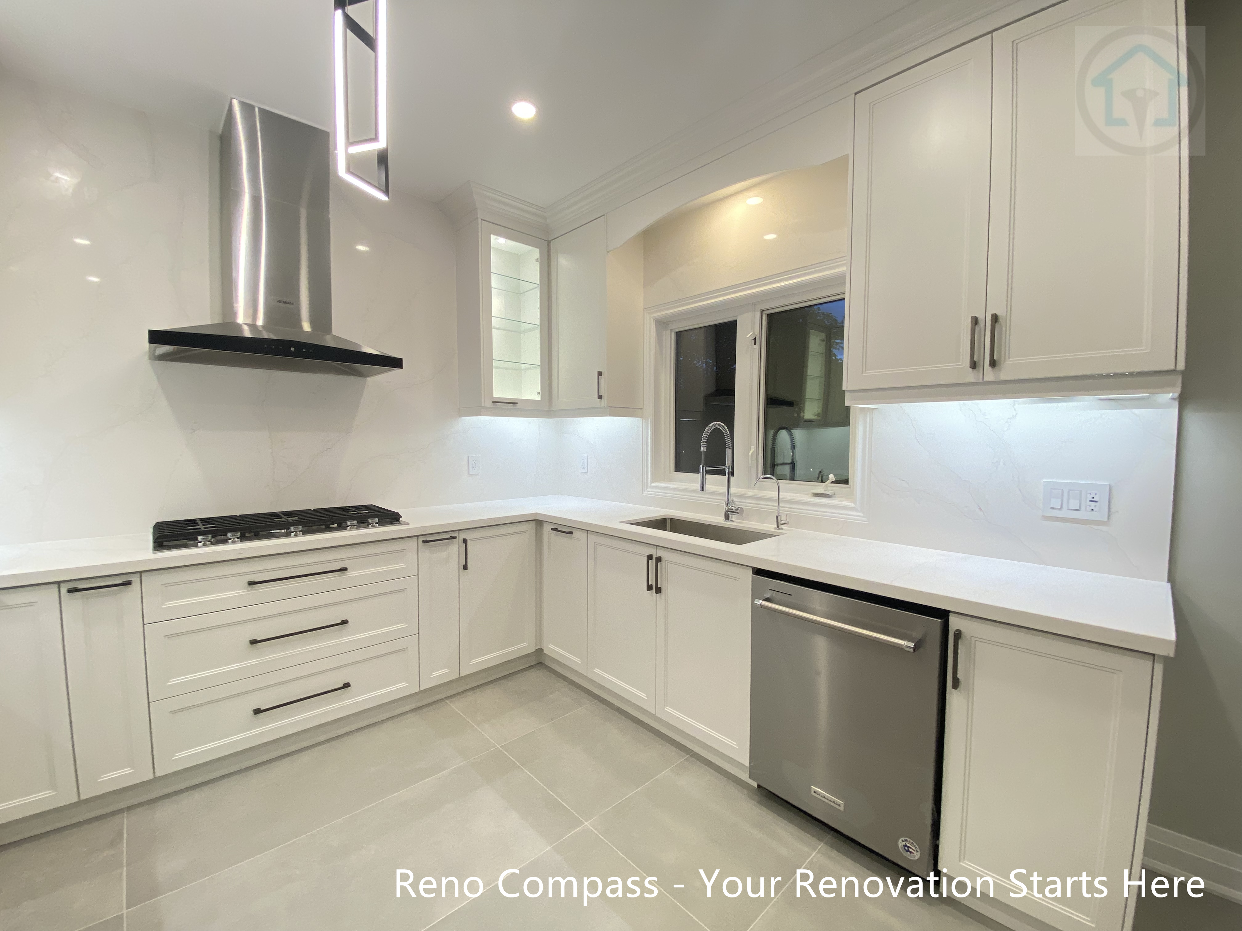 This custom kitchen renovation in Oakville emphasizes bright finishes, streamlined cabinetry, and a highly functional workflow. Designed and built by a trusted Toronto renovation company, the project enhances both comfort and long-term usability.