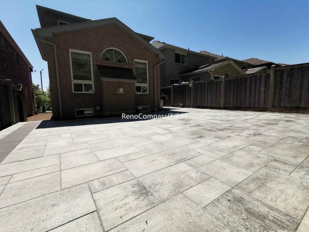 Front entrance interlocking and walkway paving completed in Mississauga featuring large-format patio stones and contrasting border design. This professionally installed stonework enhances curb appeal, improves drainage, and provides a durable, low-maintenance outdoor surface for everyday use.