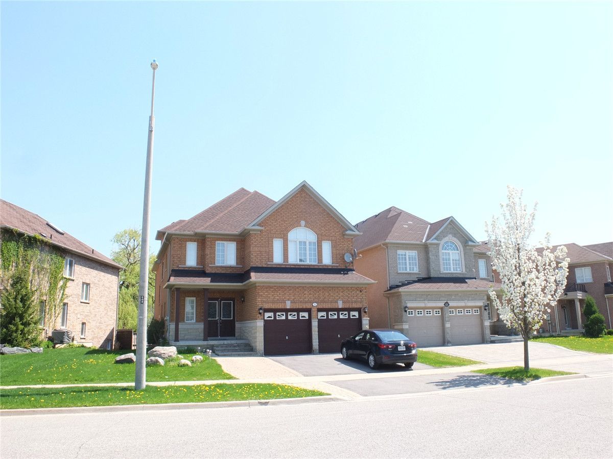 This Richmond Hill roofing project features a full residential roof replacement completed on a detached home. High-quality roofing materials and precise installation enhance durability, weather resistance, and overall curb appeal, delivered by a trusted Toronto renovation company specializing in roofing services.