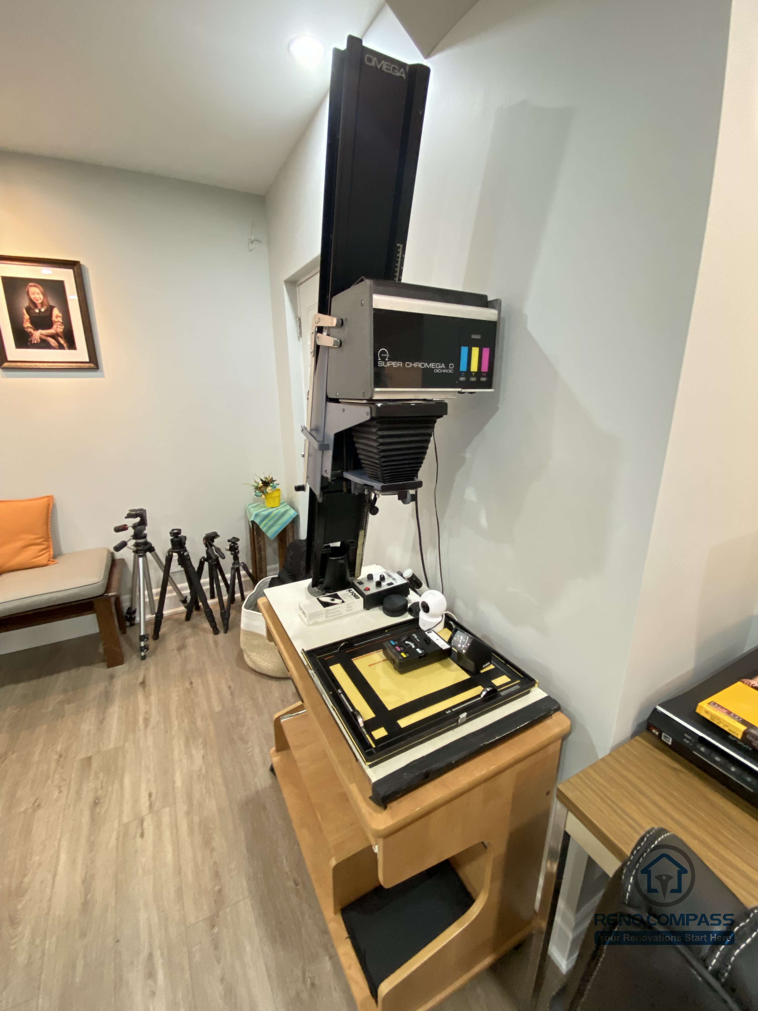 This Oakville basement renovation includes a dedicated hobby and creative room designed to support specialized equipment and personal interests. The space accommodates precision tools and photography gear with stable flooring, proper lighting, and clear circulation for safe operation. Neutral finishes and an organized layout help maintain focus while maximizing usability. As an experienced Toronto renovation company, Reno Compass customizes basement spaces to suit unique hobbies, workshops, and creative pursuits, turning underused areas into highly functional environments.