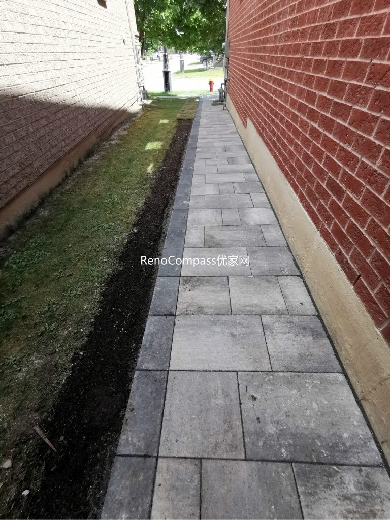 A sleek backyard walkway interlocking project in Richmond Hill featuring durable concrete pavers laid in a modern pattern. Reno Compass completed this design to ensure long-lasting quality, easy maintenance, and an elevated outdoor appearance.