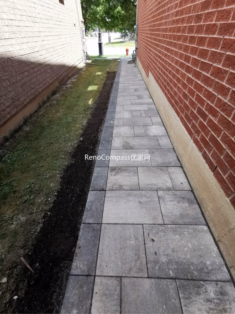 A sleek backyard walkway interlocking project in Richmond Hill featuring durable concrete pavers laid in a modern pattern. Reno Compass completed this design to ensure long-lasting quality, easy maintenance, and an elevated outdoor appearance.
