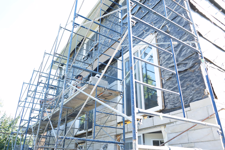 Professional exterior wall remodeling project in Richmond Hill showcasing a refreshed brick façade using high-quality finishes.