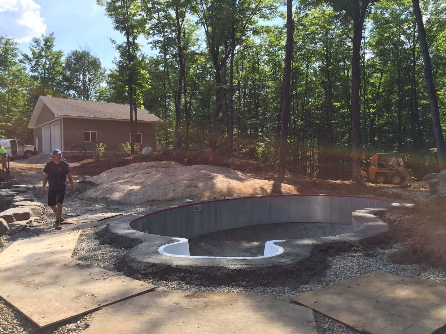 Toronto Custom Backyard Swimming Pool Installation and Steel Pool Structure