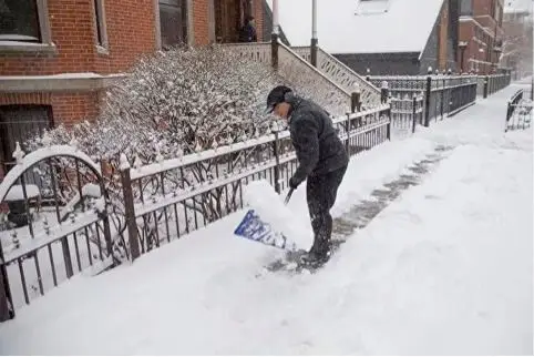 出租房铲雪与除草应该是房东责任还是房客负责？ - 装修攻略封面