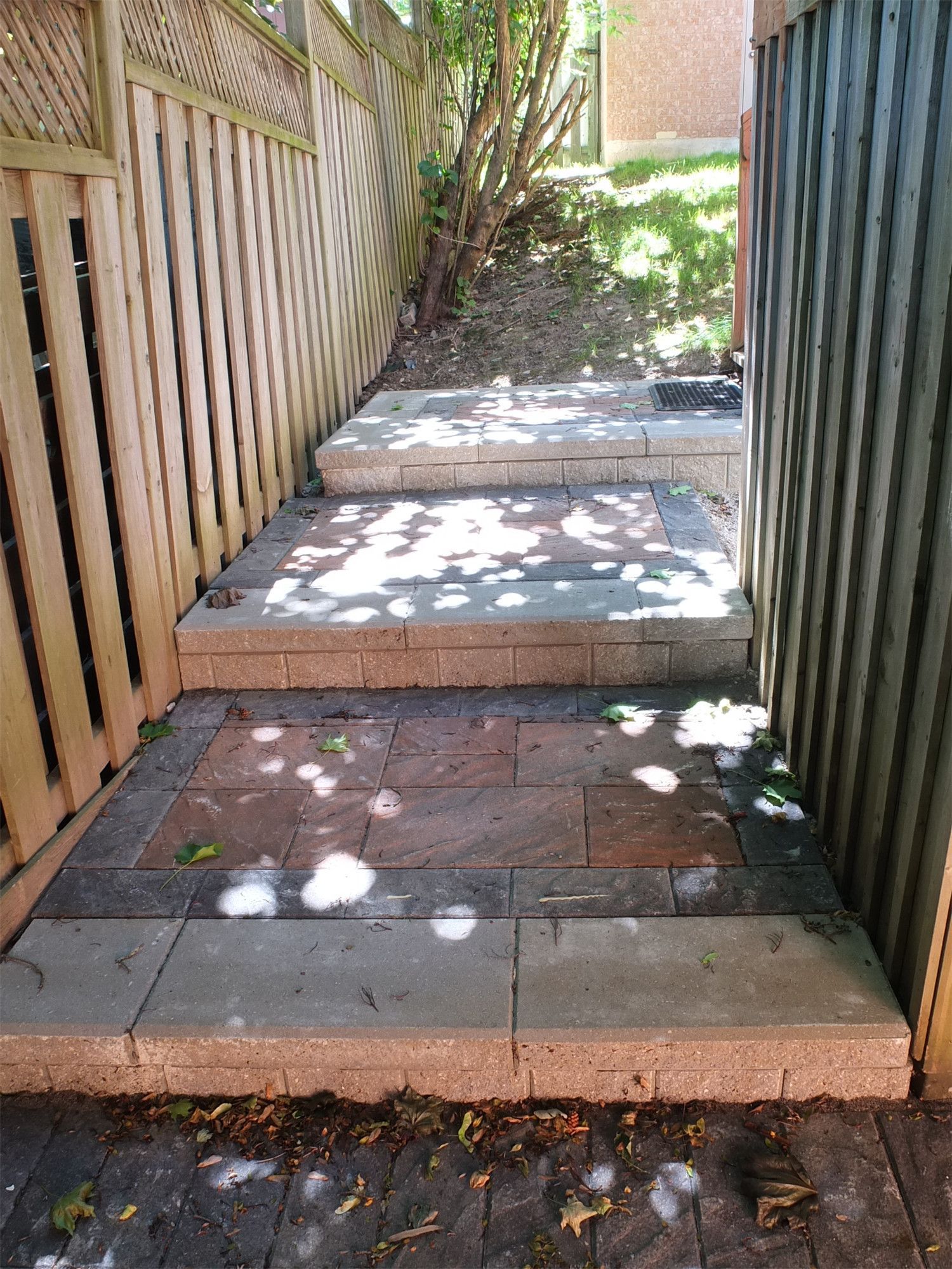 This Aurora interlocking renovation showcases professionally installed stone steps and side yard landscaping designed for durability and safety. The elevated interlock platform creates a smooth transition between levels, while the clean stone borders provide structural support and a refined finish.

Reno Compass Inc. carefully integrated proper grading and drainage to ensure long-term stability. The result is a functional and visually cohesive walkway that enhances accessibility and maximizes usable outdoor space.