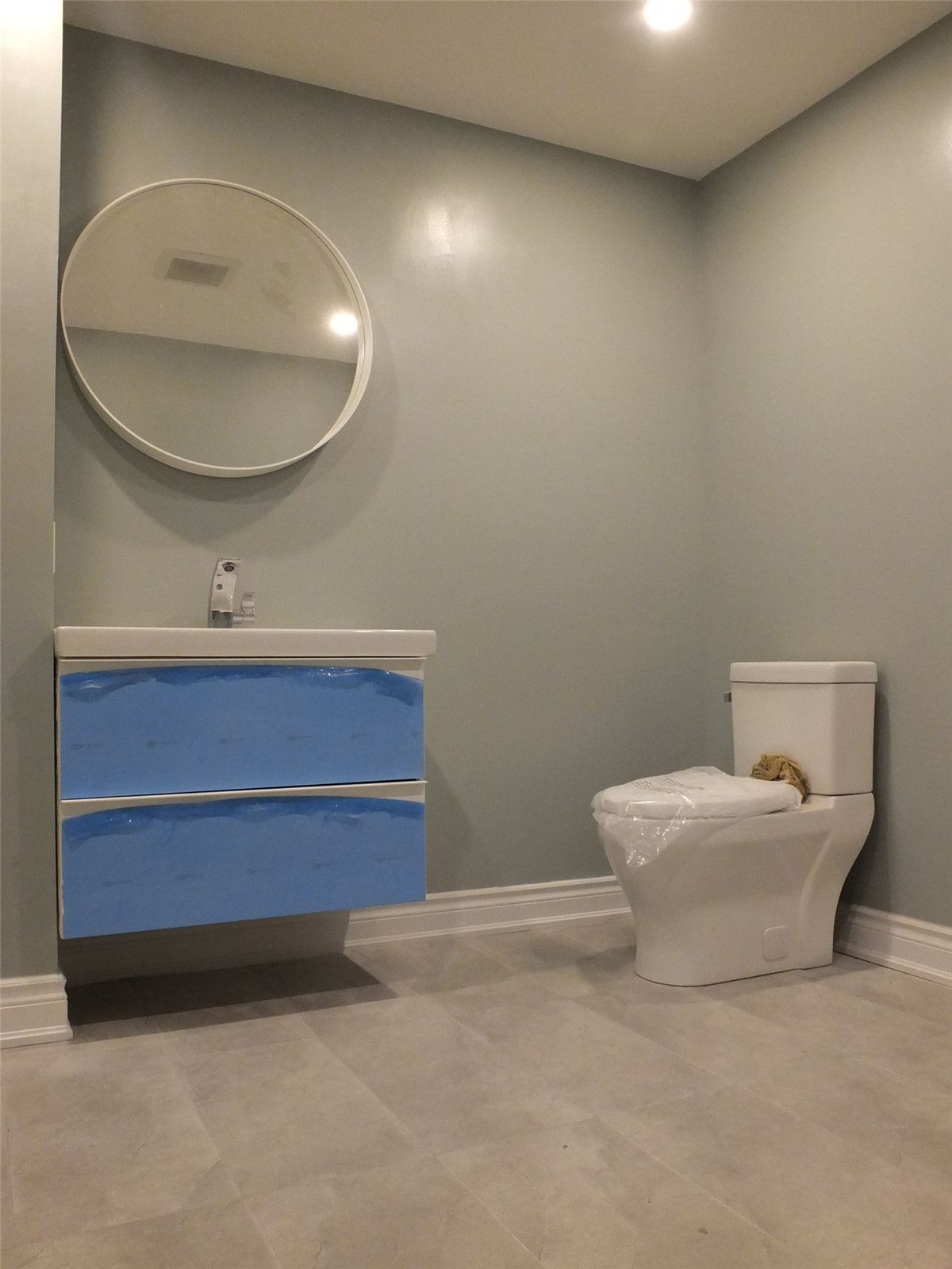 Mississauga Bathroom Vanity Renovation – Floating Cabinet & Modern Mirror