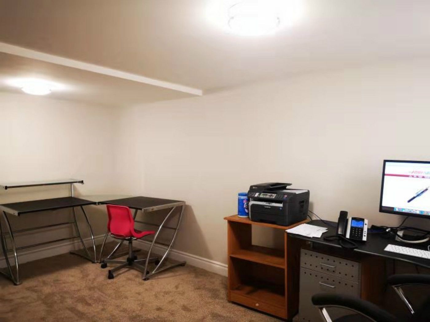 This Mississauga basement features a simple home office corner with carpet flooring, basic desk setup, and limited lighting. The space highlights opportunities for improved layout, storage solutions, and modern finishes. A professional Toronto renovation company can upgrade this area into a more efficient, comfortable, and visually appealing workspace.