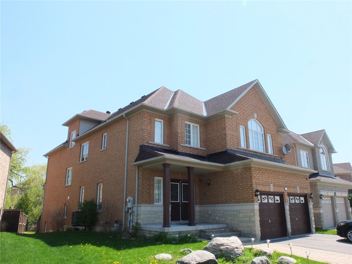 This Richmond Hill roof installation showcases a newly upgraded asphalt shingle roofing system designed for long-term performance and protection. Clean roof lines and professional workmanship highlight the expertise of a Toronto renovation company experienced in residential roofing solutions.