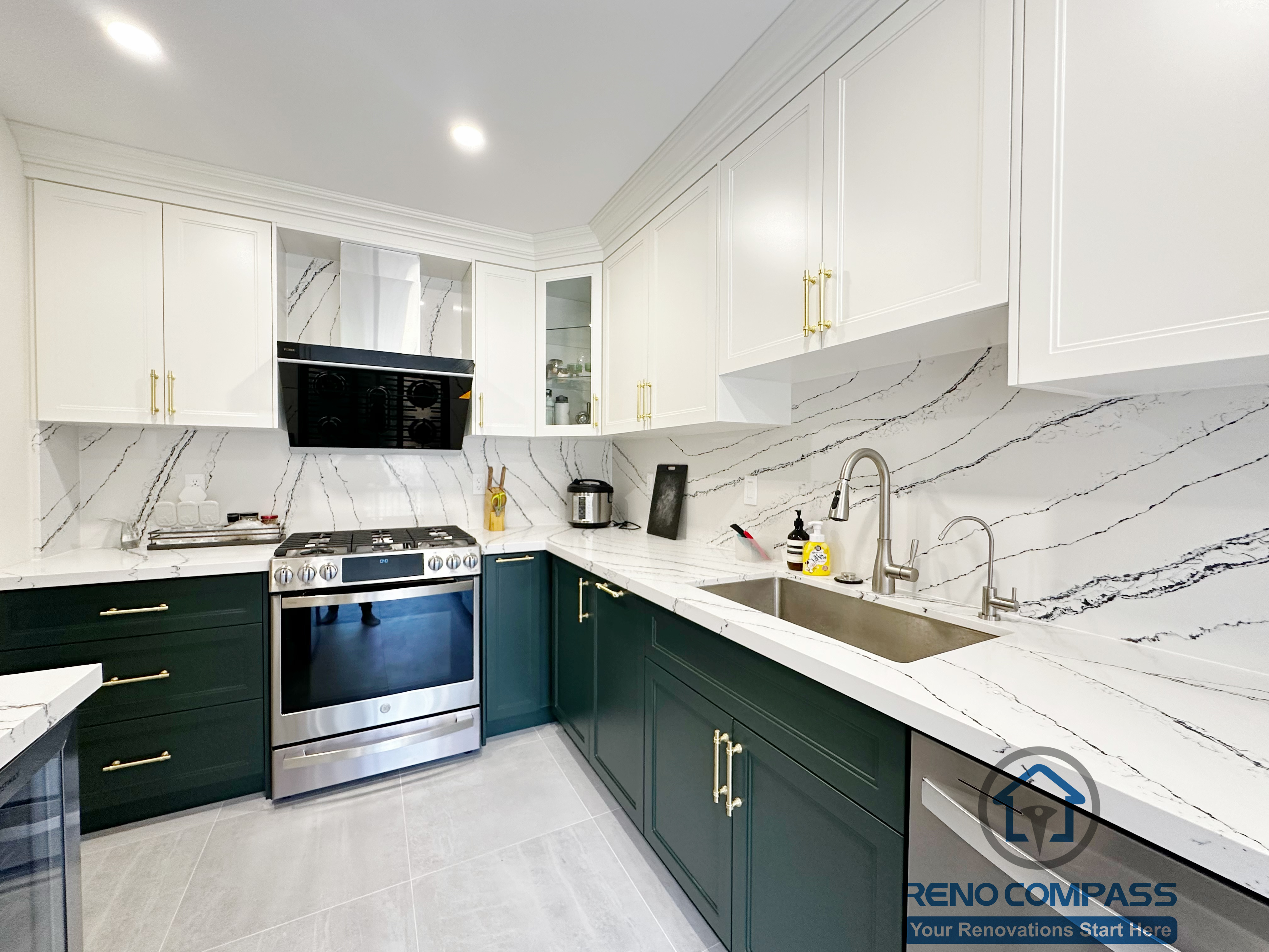 This Mississauga kitchen renovation features an L-shaped cooking and sink area with quartz countertops, full-height backsplash, and custom cabinetry. The layout clearly defines prep, cooking, and cleaning zones, creating an efficient and visually balanced kitchen workspace.